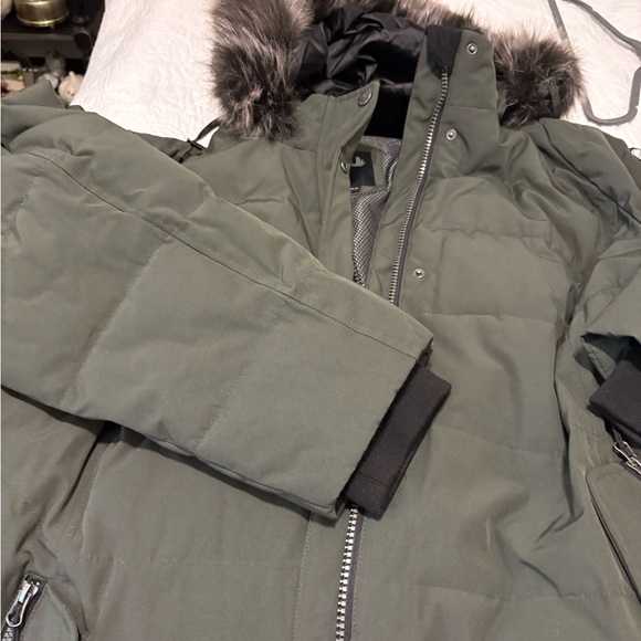 Arctic Expedition Green Jacket - Picture 7 of 9